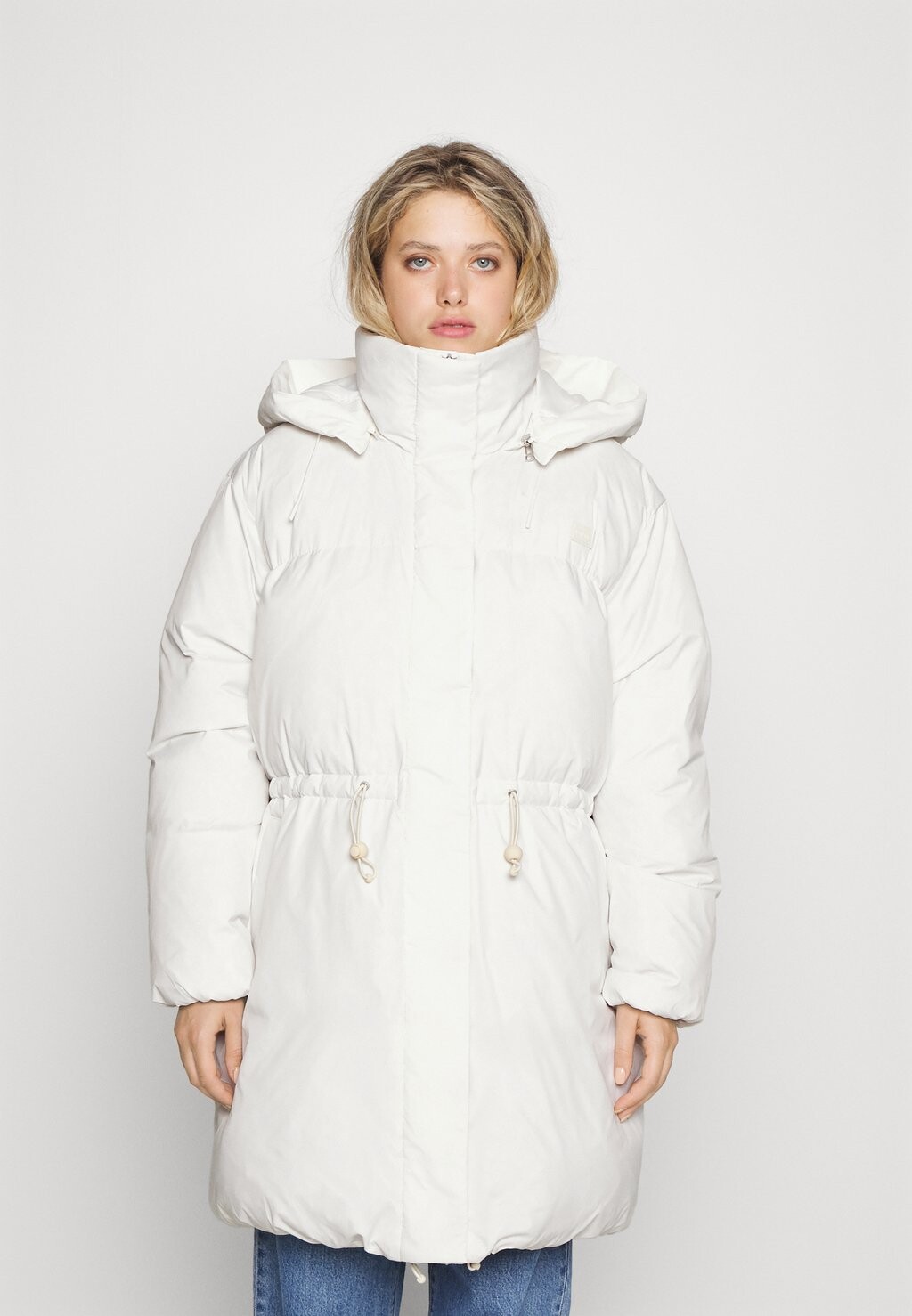 

Пуховик Bubble Puffer Levi's, сахарный свизл