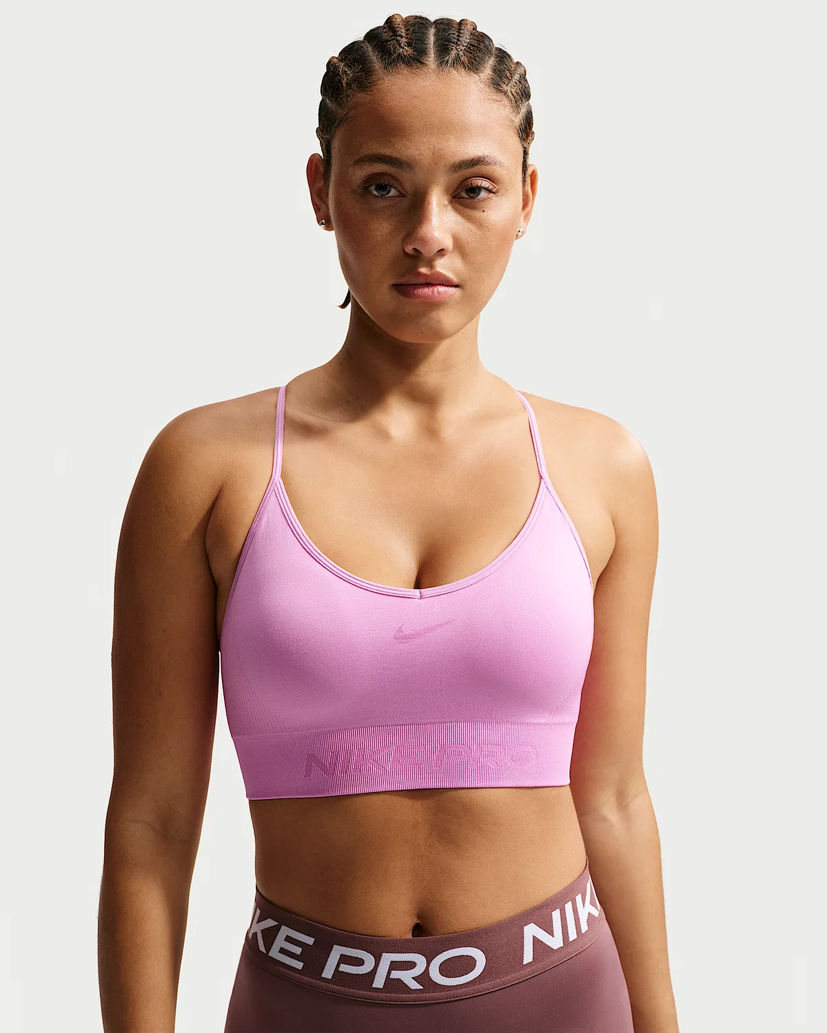 Женский спортивный бюстгальтер Nike Pro Seamless с легкой поддержкой и чашками, Light Magenta