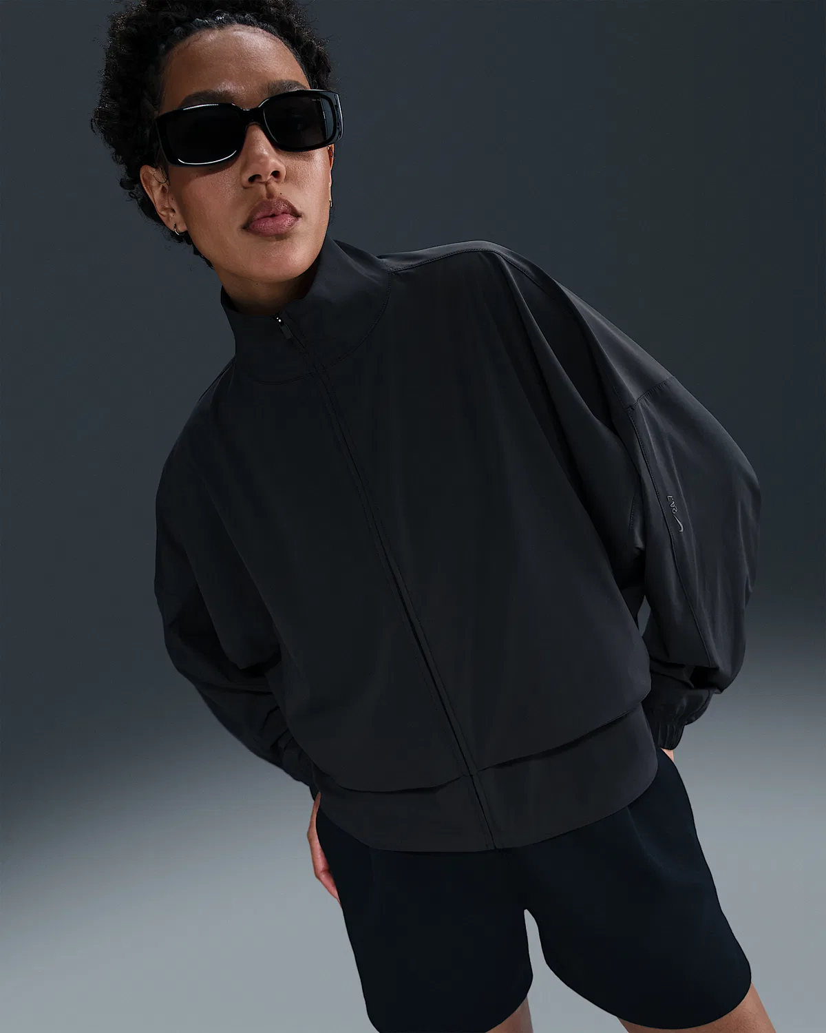 Женская куртка Nike 24.7 PerfectStretch Dri-FIT Oversized Full-Zip, Black/Dark Smoke Grey