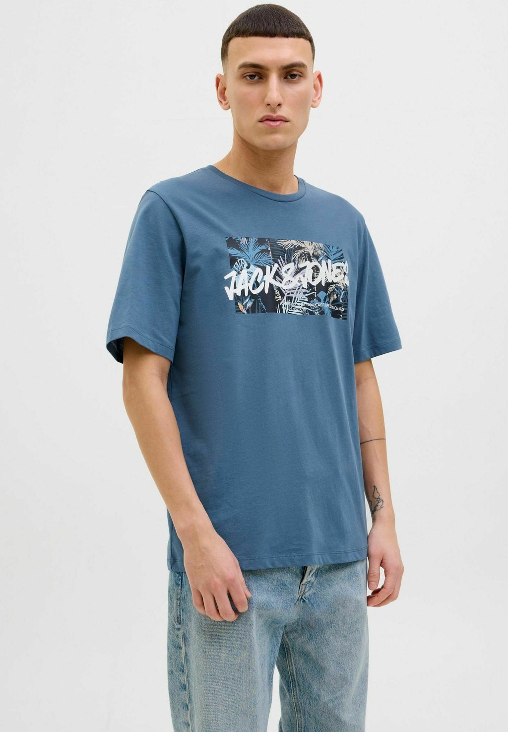 

Футболка с принтом LOGO RUNDHALSAUSSCHNITT Jack & Jones, синий