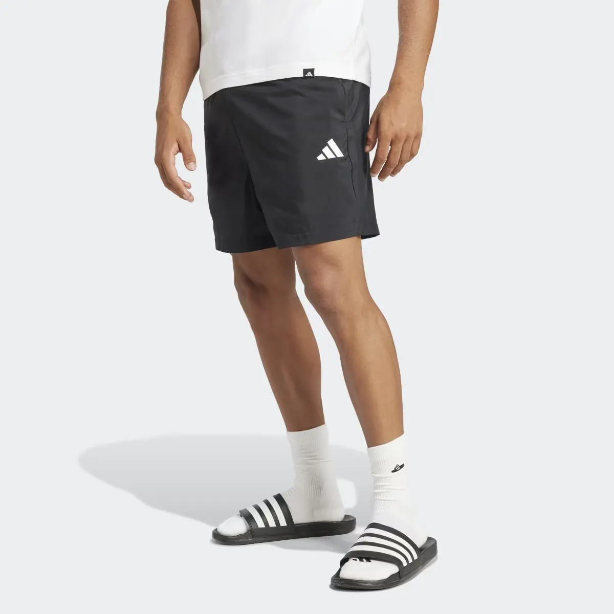

Мужские шорты Adidas Essentials с маленьким логотипом Chelsea, черный
