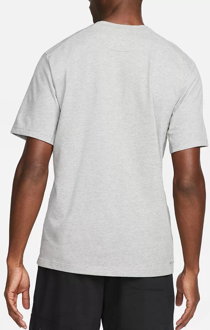 Мужская футболка для тренинга с короткими рукавами Nike Dri-FIT Primary — фото 4