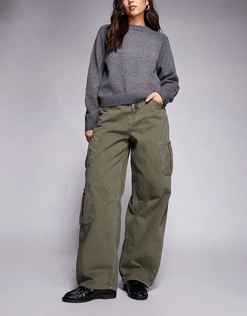 

Джинсы-карго ASOS DESIGN цвета хаки с практичными карманами