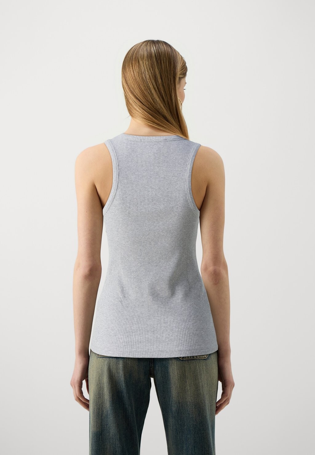 

Топ SLFANNA O NECK TANK Selected, светло-серый пестрый