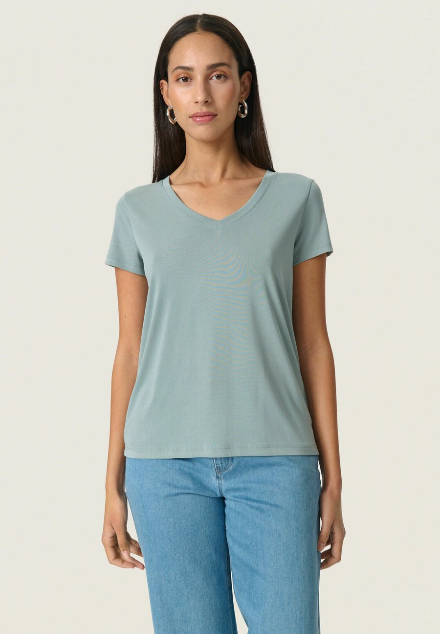 

Футболка Soaked in Luxury SLCOLUMBINE V-NECK SS, Silver Blue/Light Blue, Синий, Футболка Soaked in Luxury SLCOLUMBINE V-NECK SS, Silver Blue/Light Blue