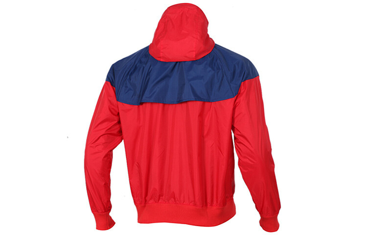 Куртка мужская Vivd Red/Bliss Blue/Обувь белая Nike, красный/голубой/белый — фото 2