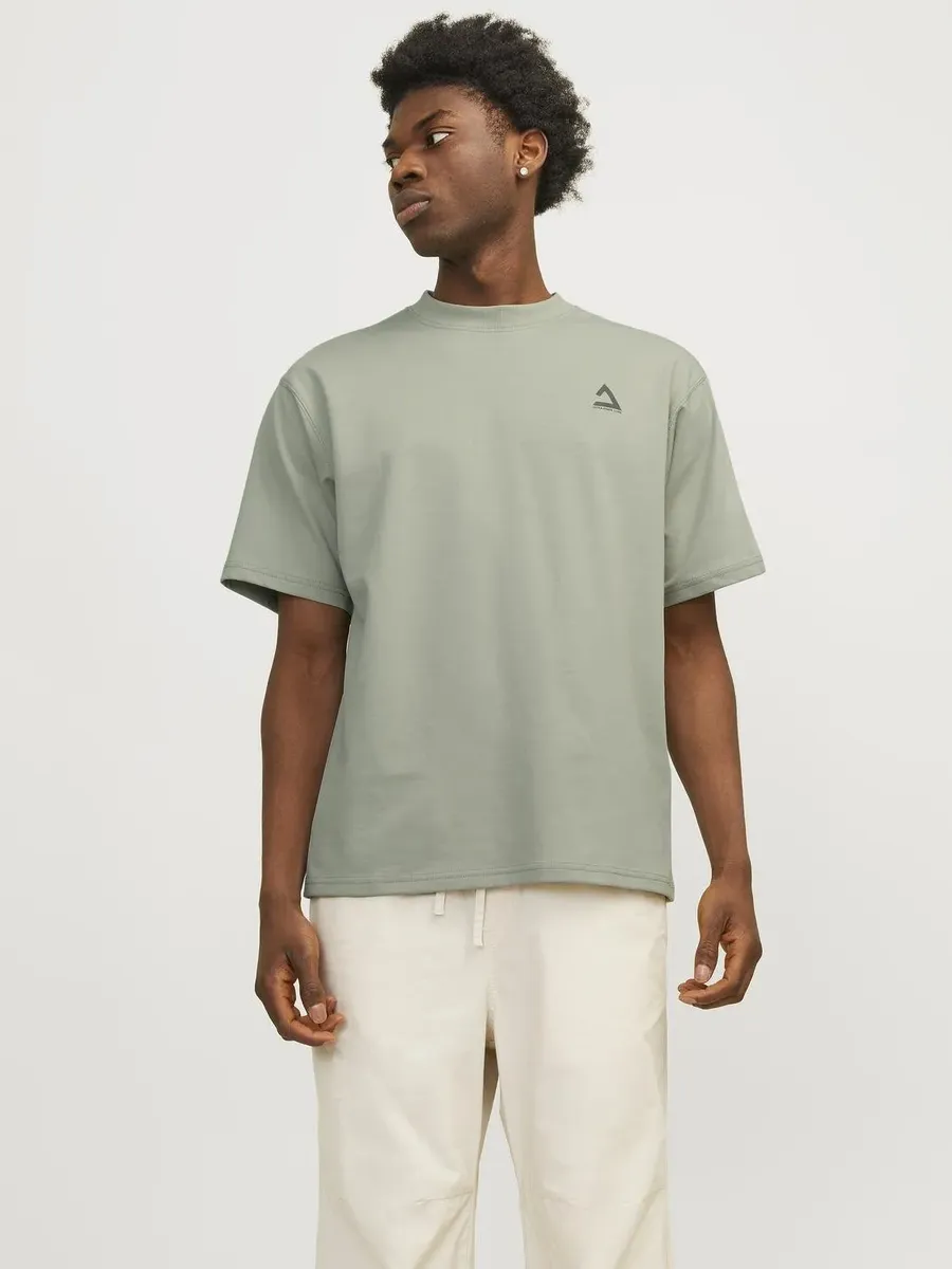 

Футболка Jack & Jones "JCOTRIANGLE SUMMER TEE SS CREW NECK SN", цвет Desert Sage