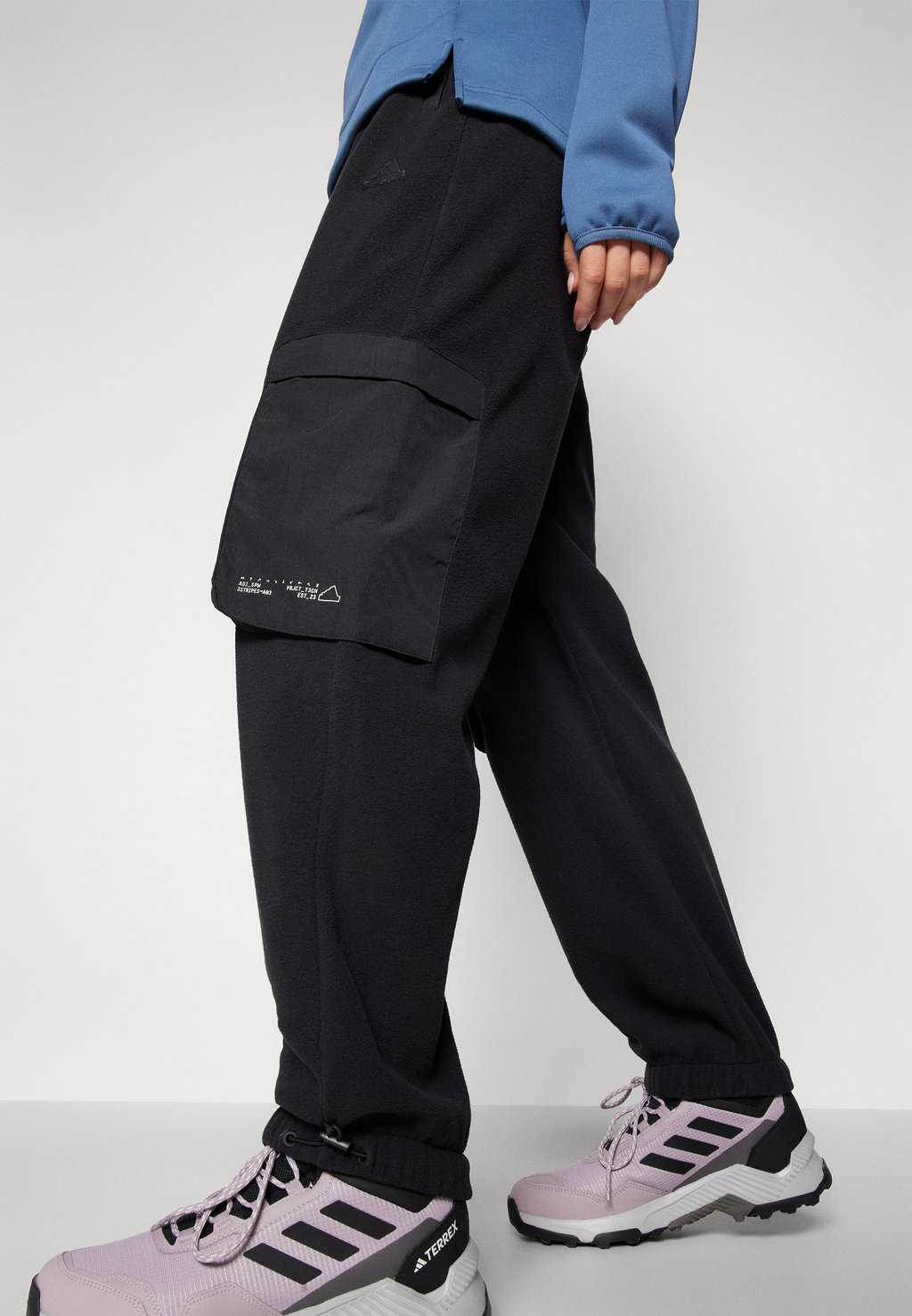 

Брюки для активного отдыха CE CARGO PANT adidas Sportswear, черный