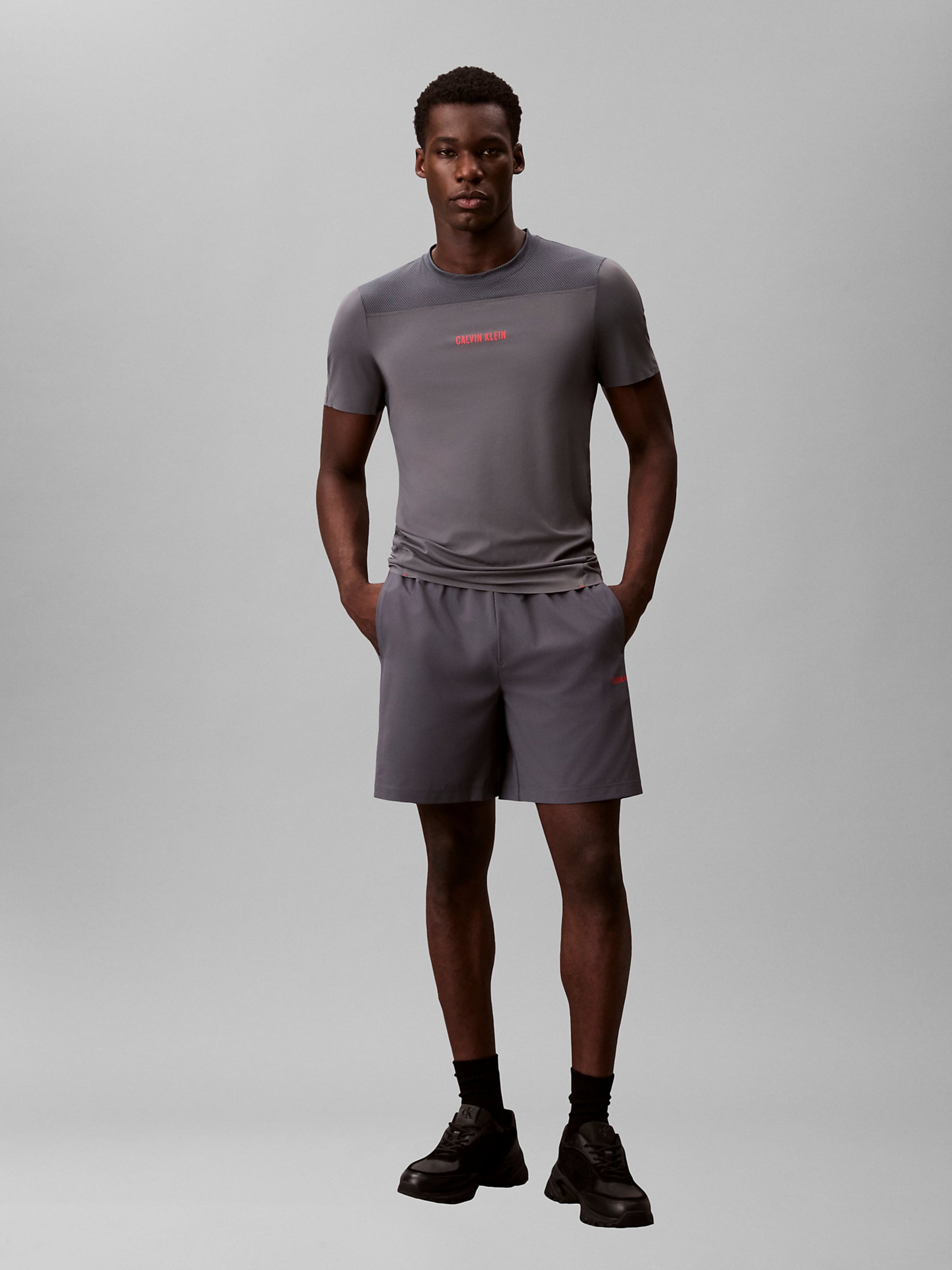 

Calvin Klein Sport Шорты Regular серого цвета