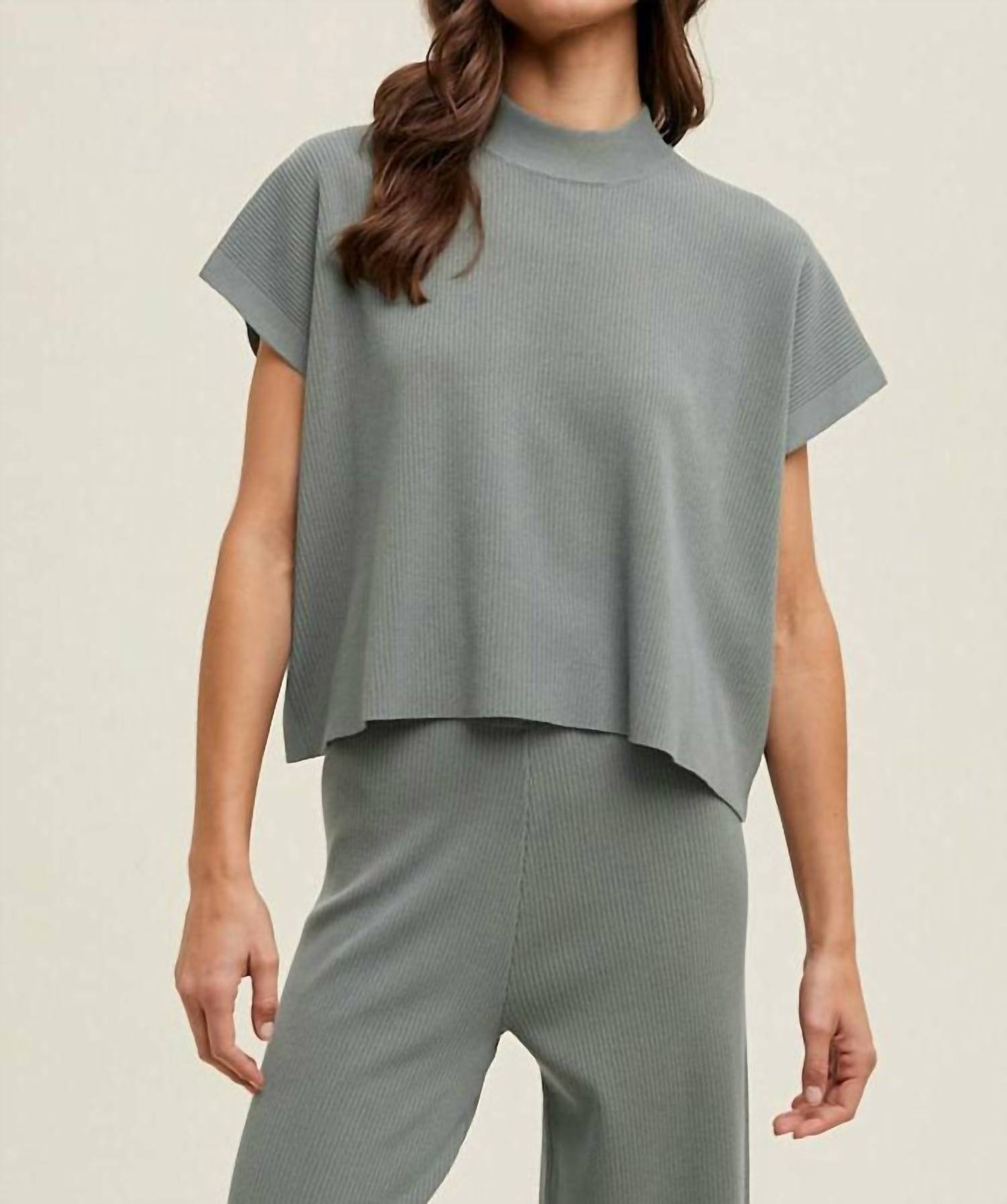 

Топ Malti Lounge в цвете Faded Olive WISHLIST