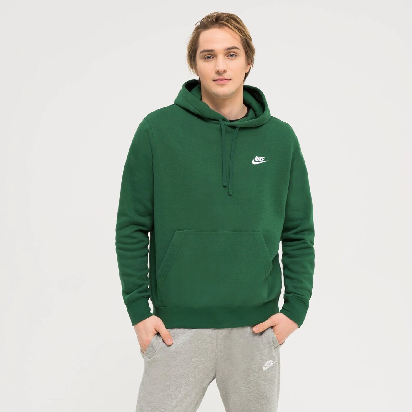 

Свитшот Nike SportWear Club с капюшоном, зеленый