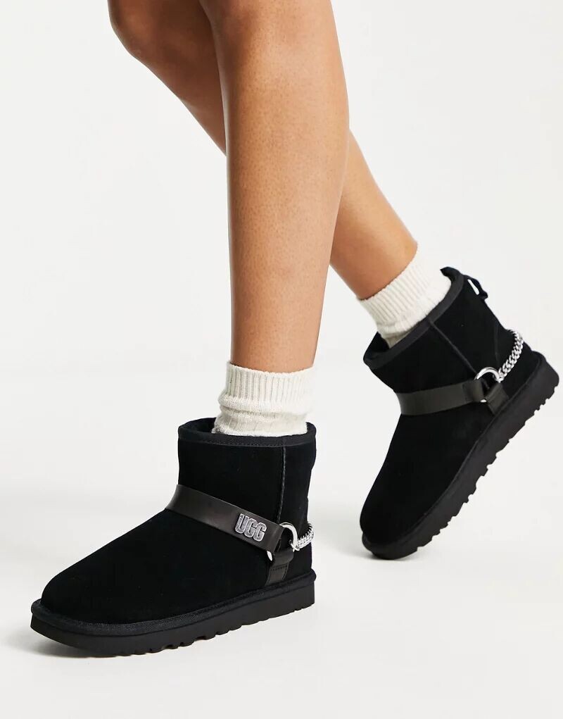 

Черные ботинки UGG Classic Mini Chains