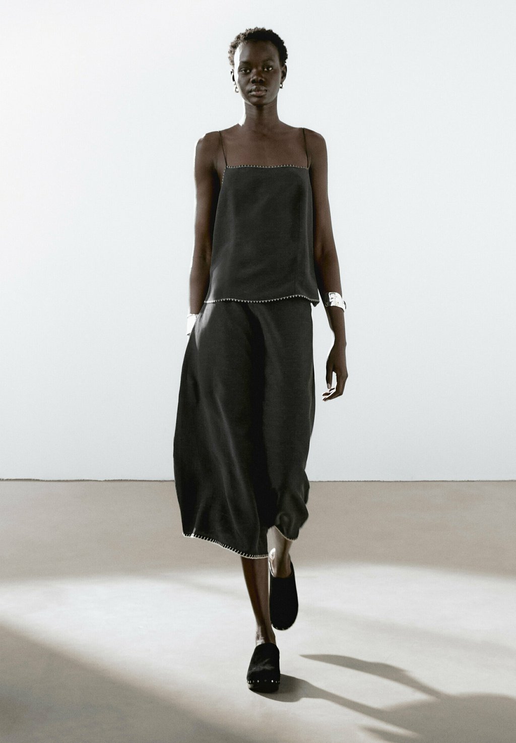 

Топ Massimo Dutti, черный