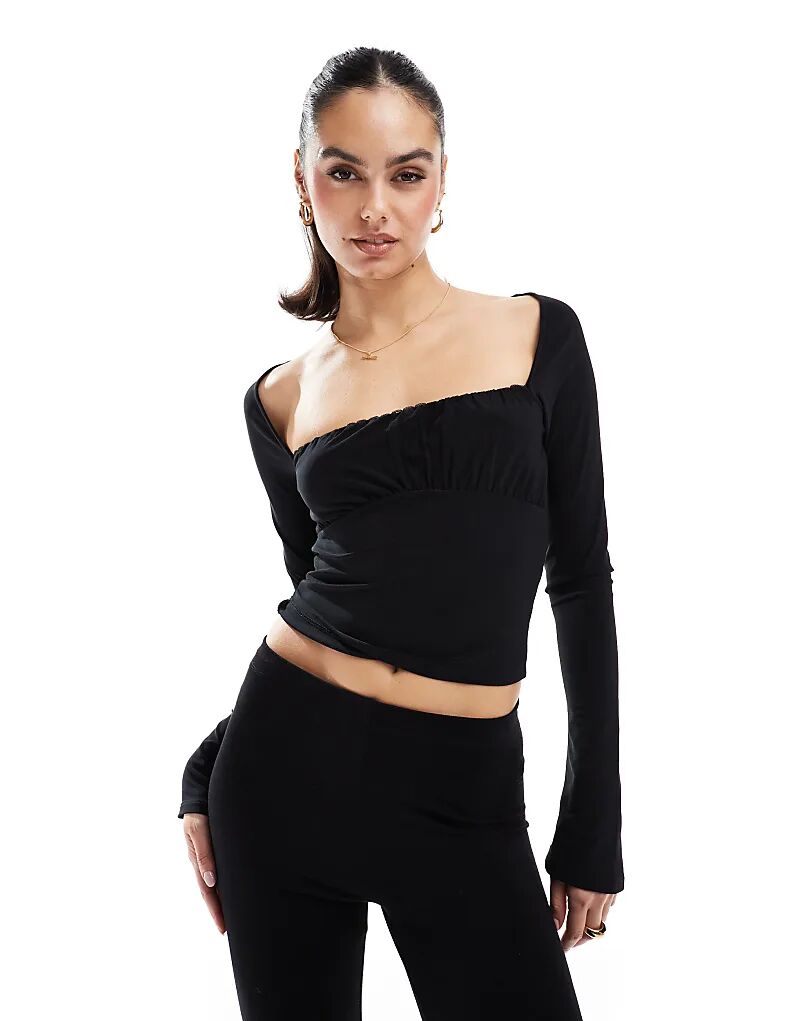 

Сетчатый топ с длинными рукавами и сборками черного цвета Pull&Bear