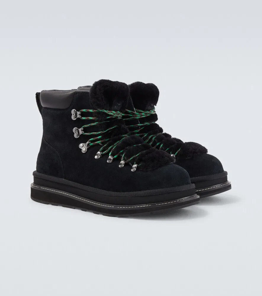Походные ботинки UGG из замши и овчины Sacai, черный