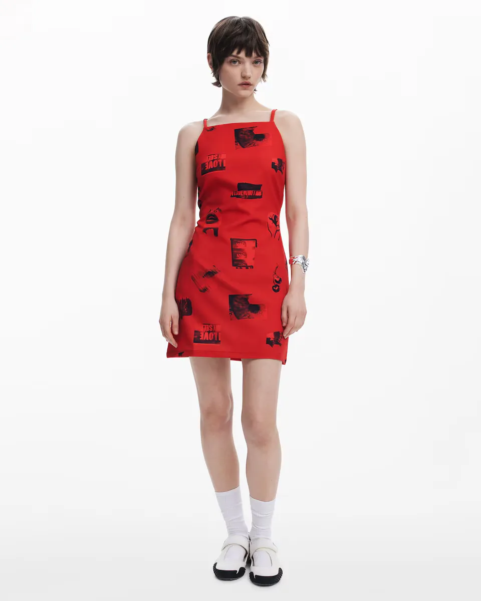 

Короткое платье с открытками Desigual, красный