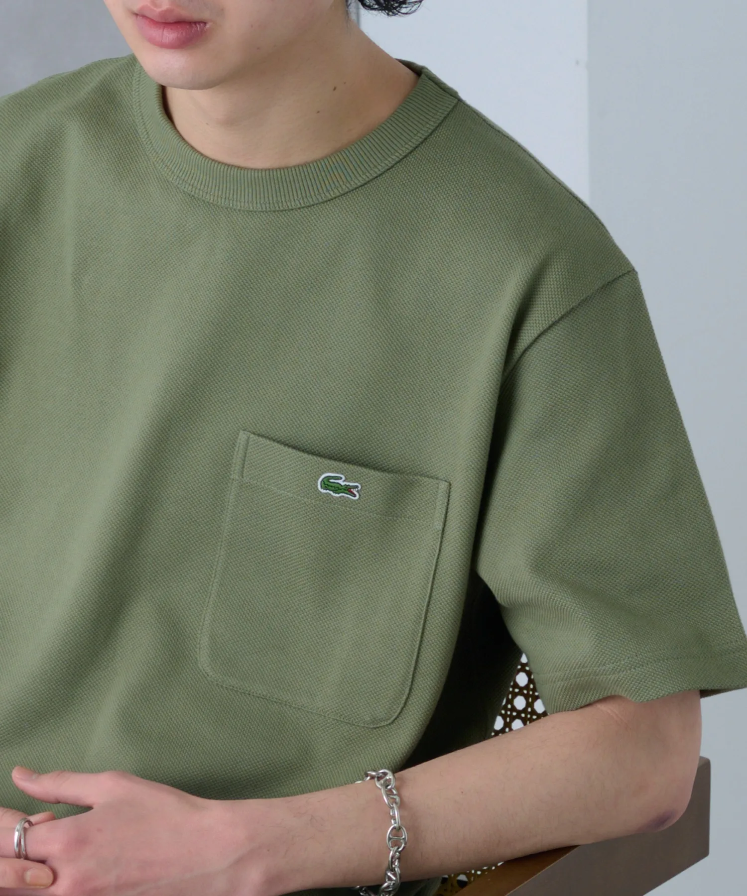Мужская футболка Lacoste из хлопка с карманом TH4921 хаки