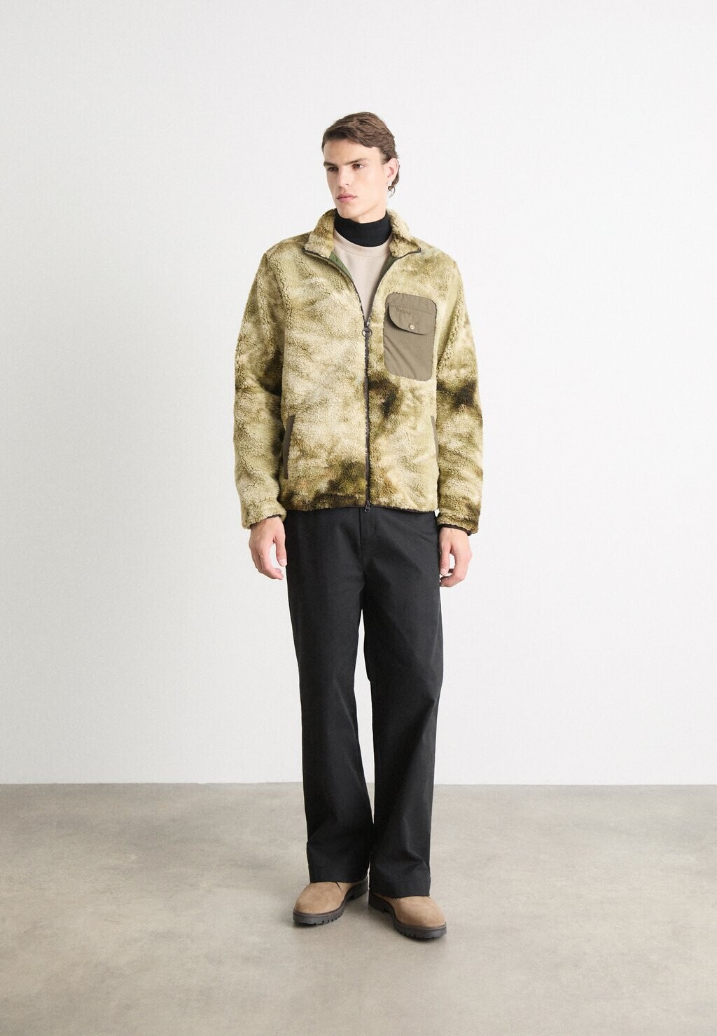

Флисовая куртка MOOR TIE DYE JACKET Barbour, оливковый