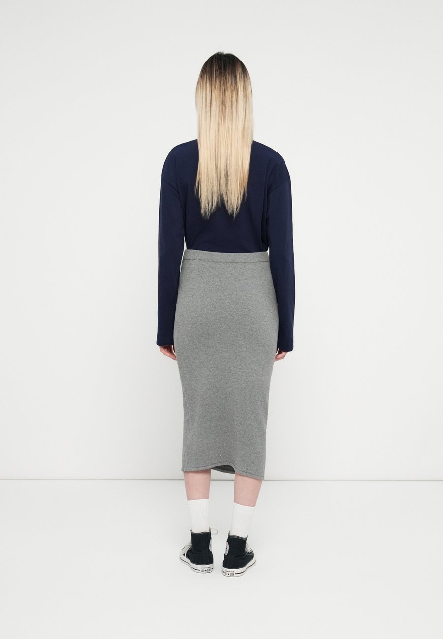 Юбка GAP MIDI CASHSOFT LITE SKIRT, Charcoal Grey/Grey — фото 3