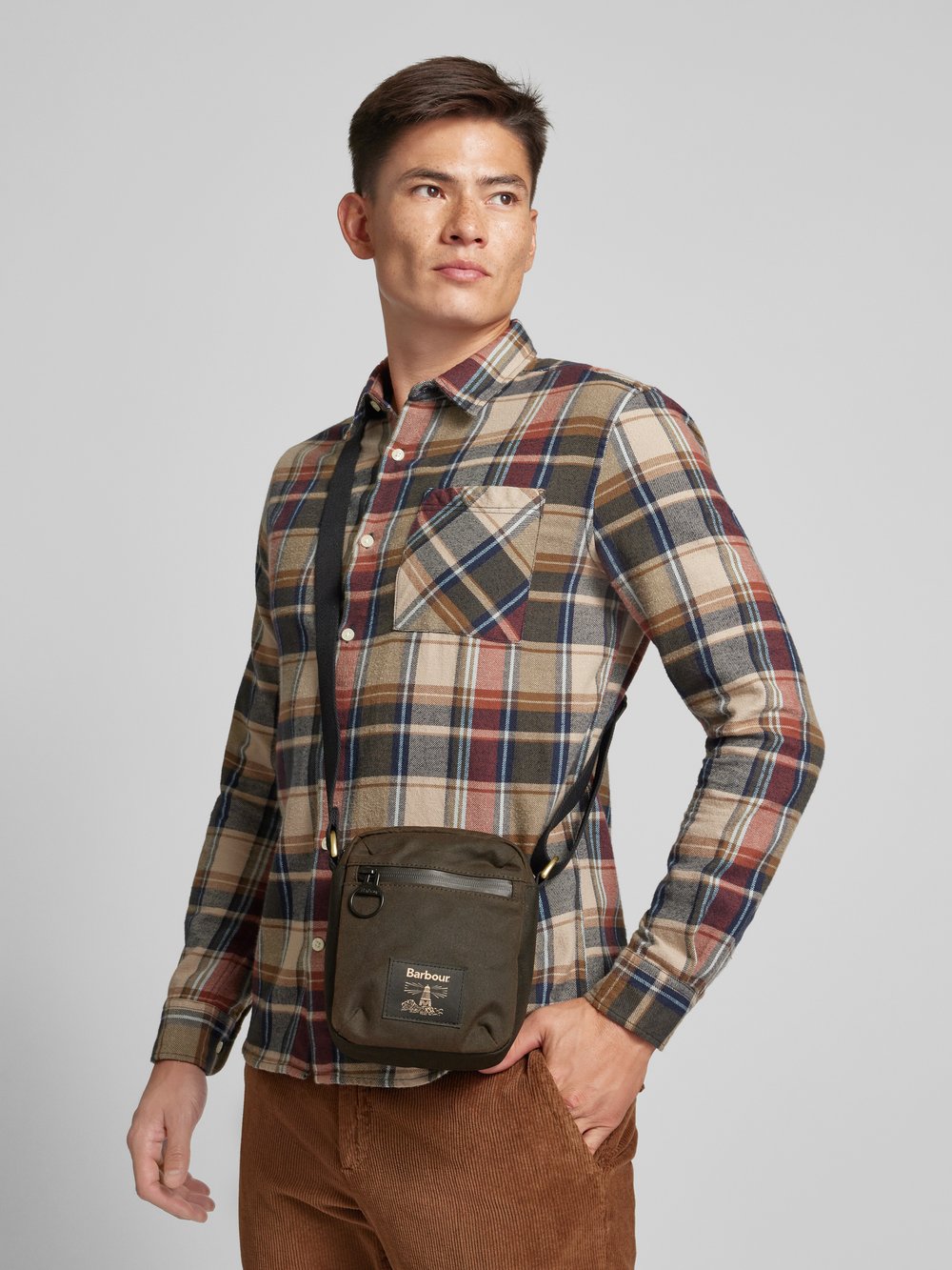 

Сумка через плечо с нашивкой-лейблом Barbour, зеленый
