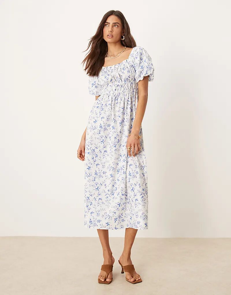 

Платье миди Nobody's Child Kurtis с присборенным лифом, сине-белым цветочным принтом