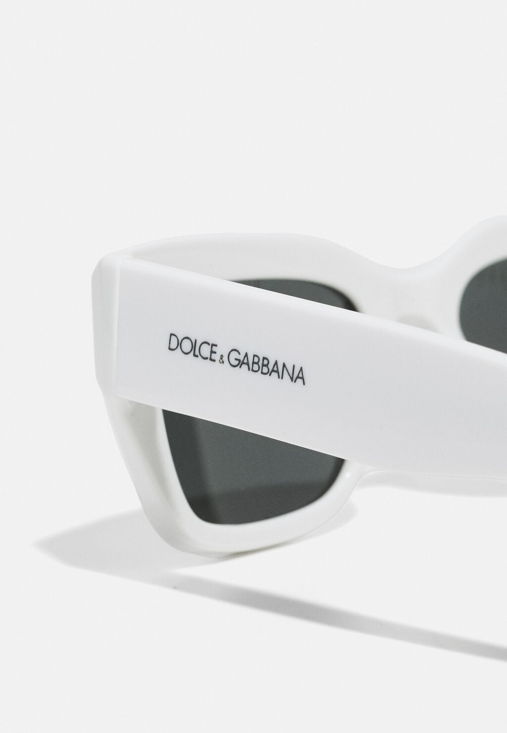 

Солнцезащитные очки Dolce&Gabbana, белый