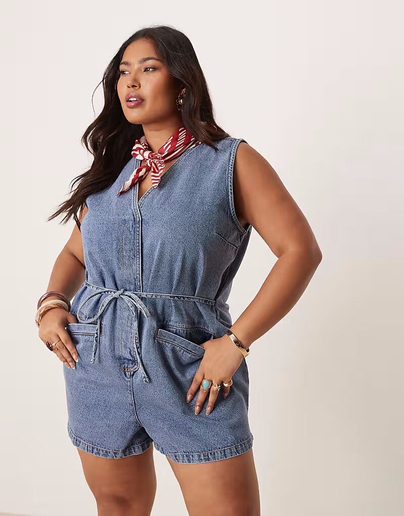 

Джинсовый комбинезон с завязками сзади ASOS DESIGN Curve в полупрозрачном синем цвете ASOS Curve