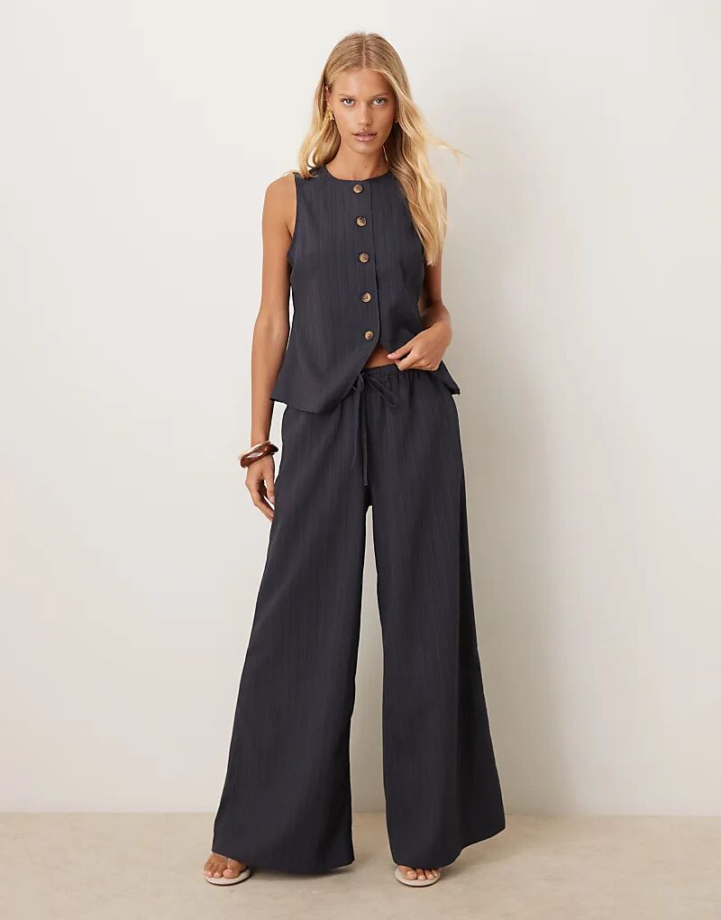

Брюки-палаццо с мятым эффектом ASOS DESIGN темно-серого цвета — часть комплекта
