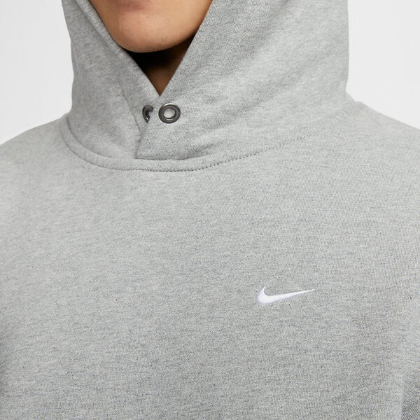 Толстовка спортивная одежда solo swoosh флисовый свитер с капюшоном Nike, серый — фото 2