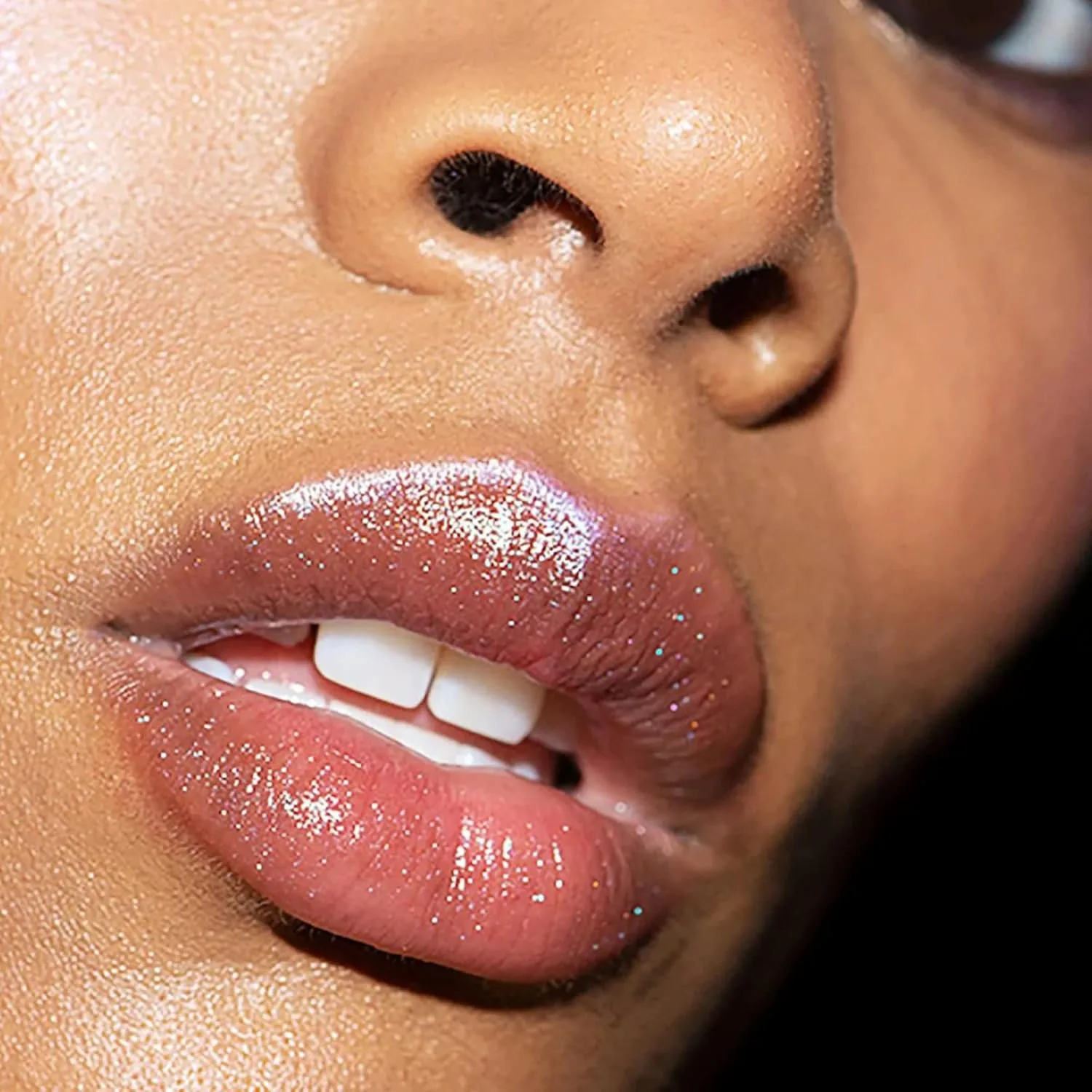 Kevyn Aucoin Glass Glow Lip: универсальный блеск для губ и хайлайтер, 3D отражающее покрытие, комфортное ношение, не липкий, увлажняет, защищает, фиксирует сияние, SPECTRUM BRONZE (golden bronze pearl) — фото 4