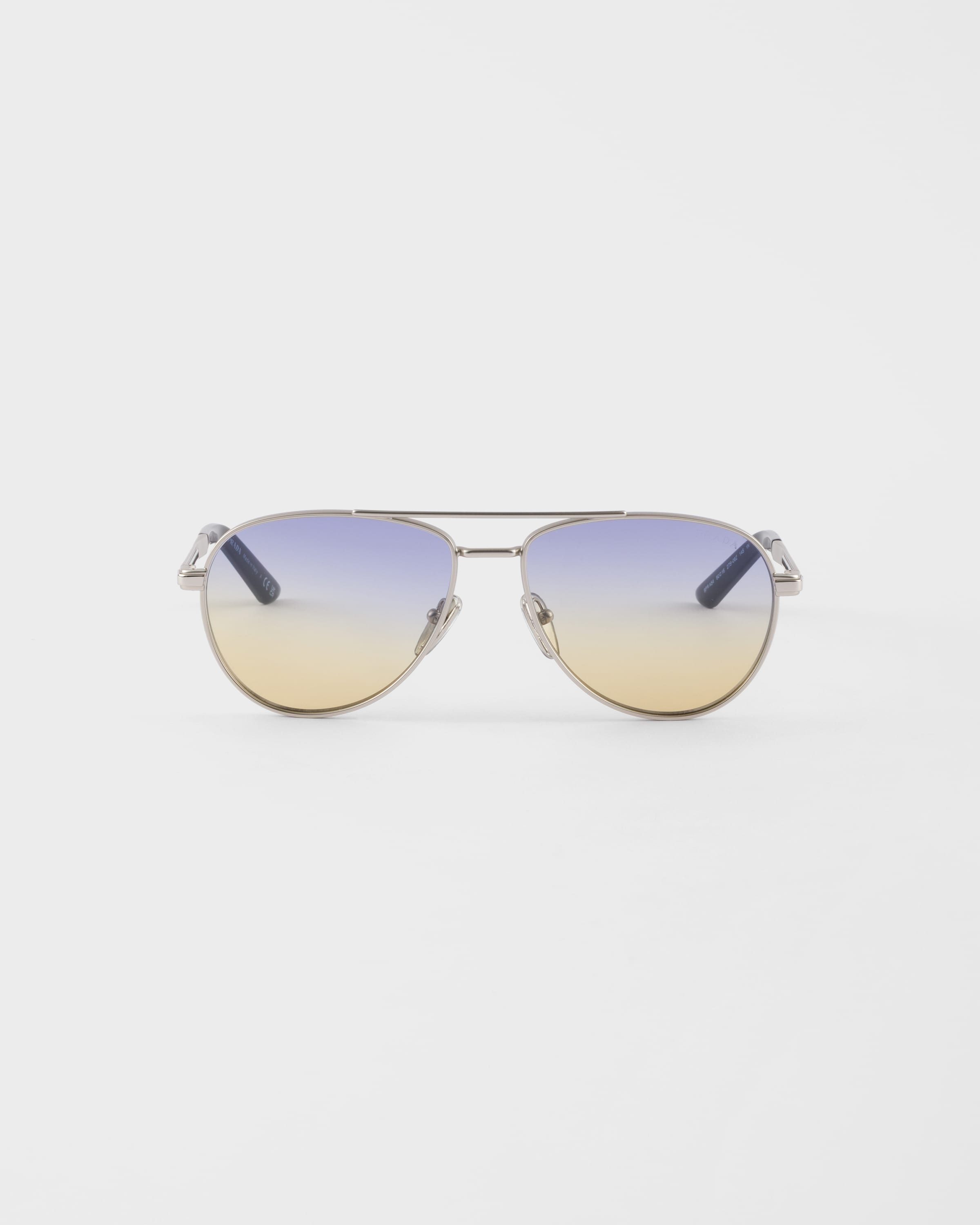 

Солнцезащитные очки с культовой металлической табличкой Prada, фиолетовый