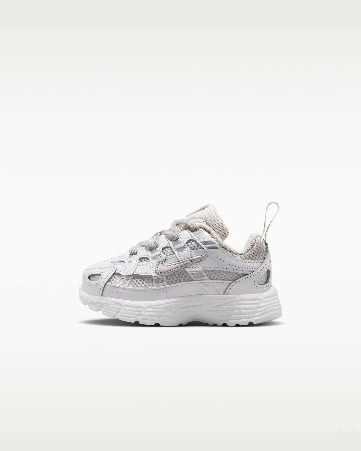 Детские кроссовки Nike P-6000, Platinum Tint/White/Metallic Silver/Platinum Tint