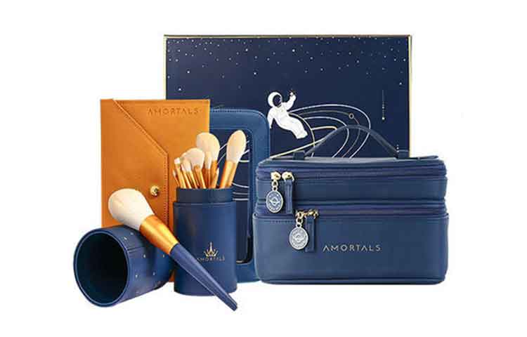 

AMORTALS Косметичка adventurer, freedom blue + набор дорожных кистей для макияжа starry