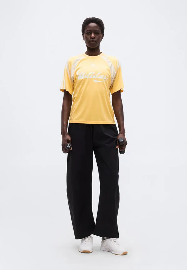 Ее футболка с принтом Adidas Sportswear, Semi Ice Tangerine/Off White/White — фото 2
