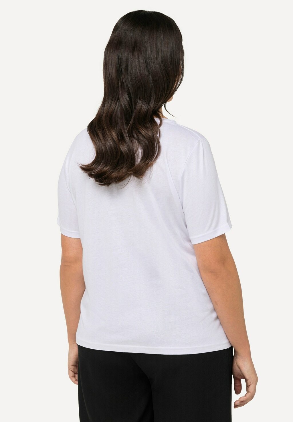 

Базовая футболка SHORT SLEEVE SCOOP NECK Ulla Popken, белый