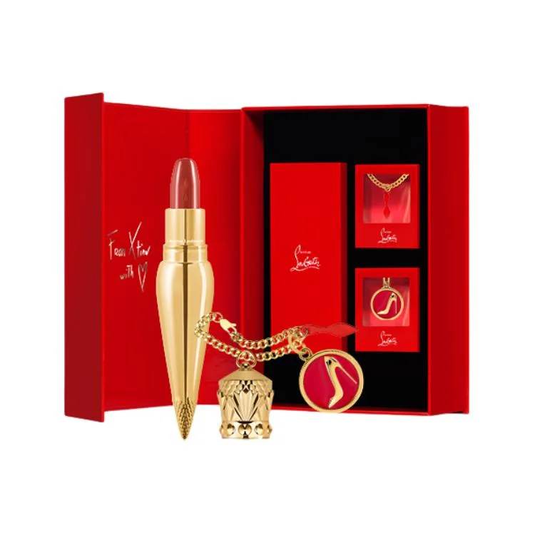Christian Louboutin Помада CL Queen's Baton в наборе, сатиновая, легко растушевывается, натуральная, Three-Piece Set: Hydrating Satin Lipstick #385+Red Sole+Short Chain