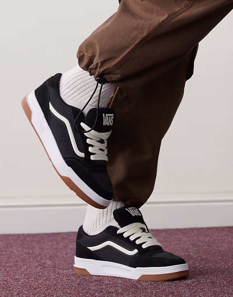 

Массивные замшевые кеды Vans Hylane в двухцветном черном цвете