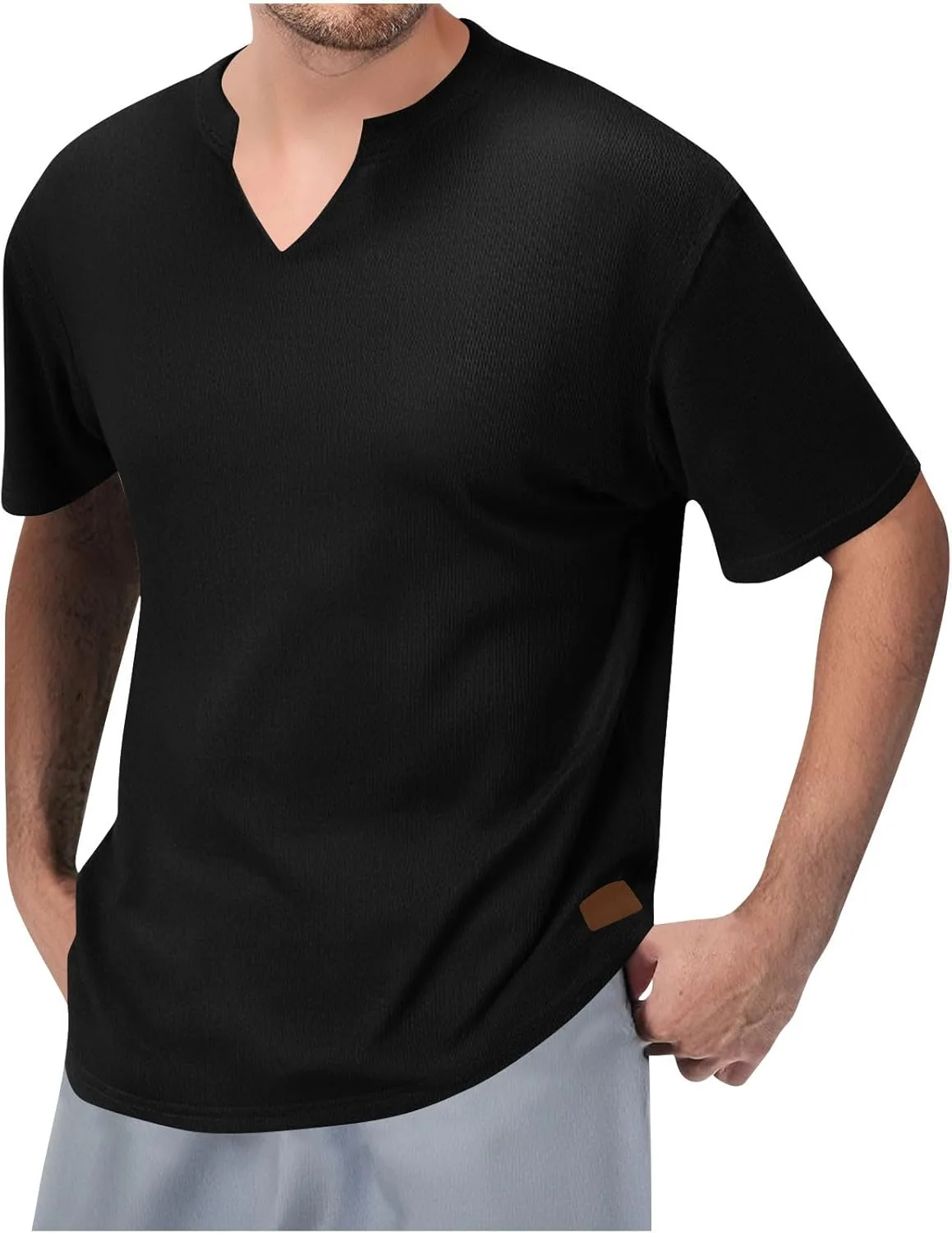 

Футболка мужская Akklian V-образный вырез