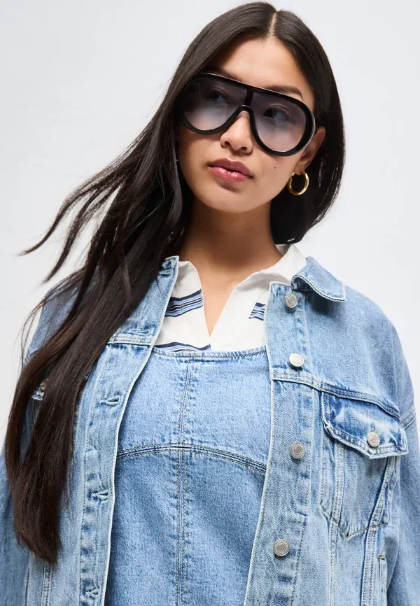 Джинсовая куртка Gap Icon, цвет светлый — фото 4