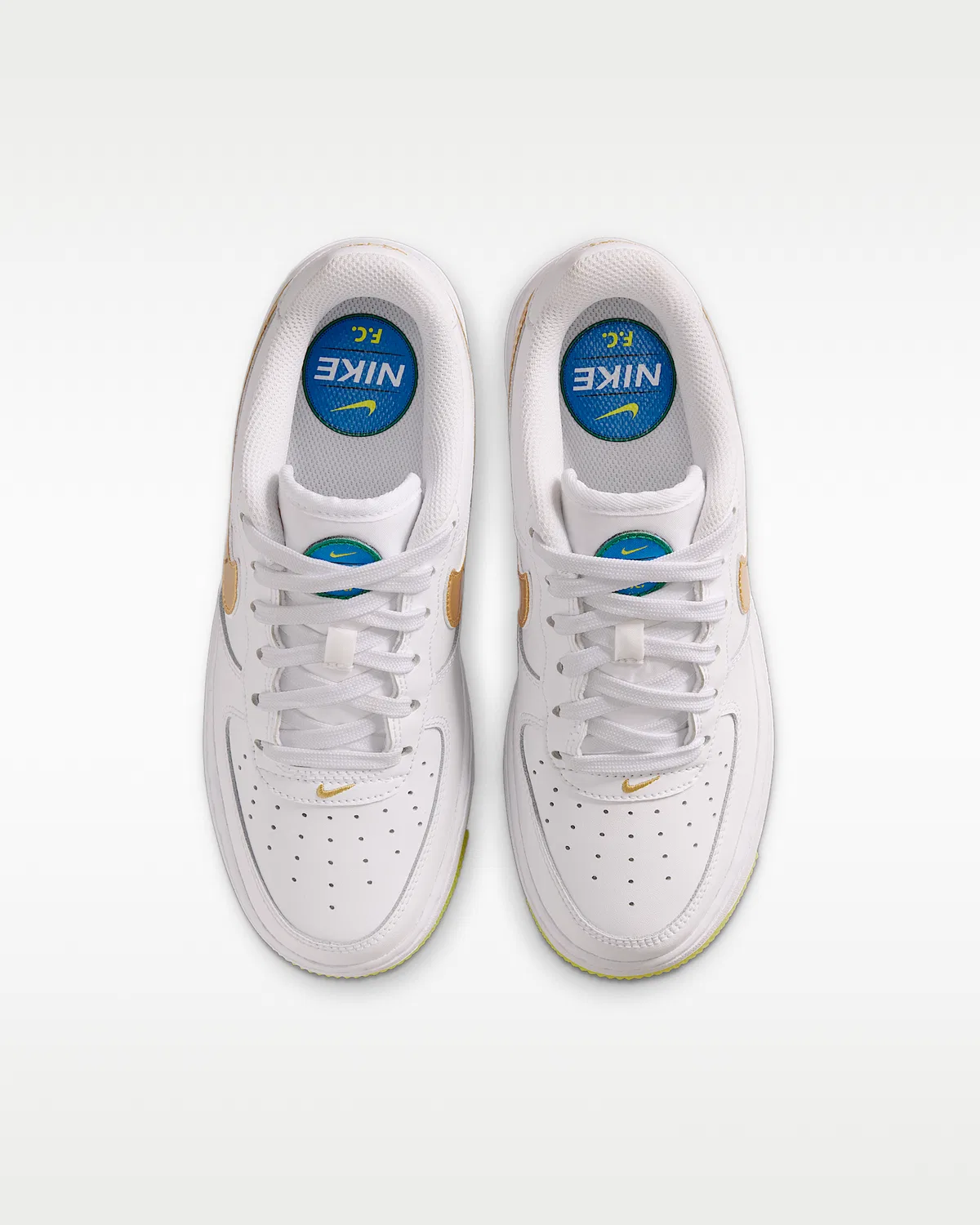 Детские кроссовки Nike Air Force 1, White/Soar/Sonic Yellow/Metallic Gold — фото 4
