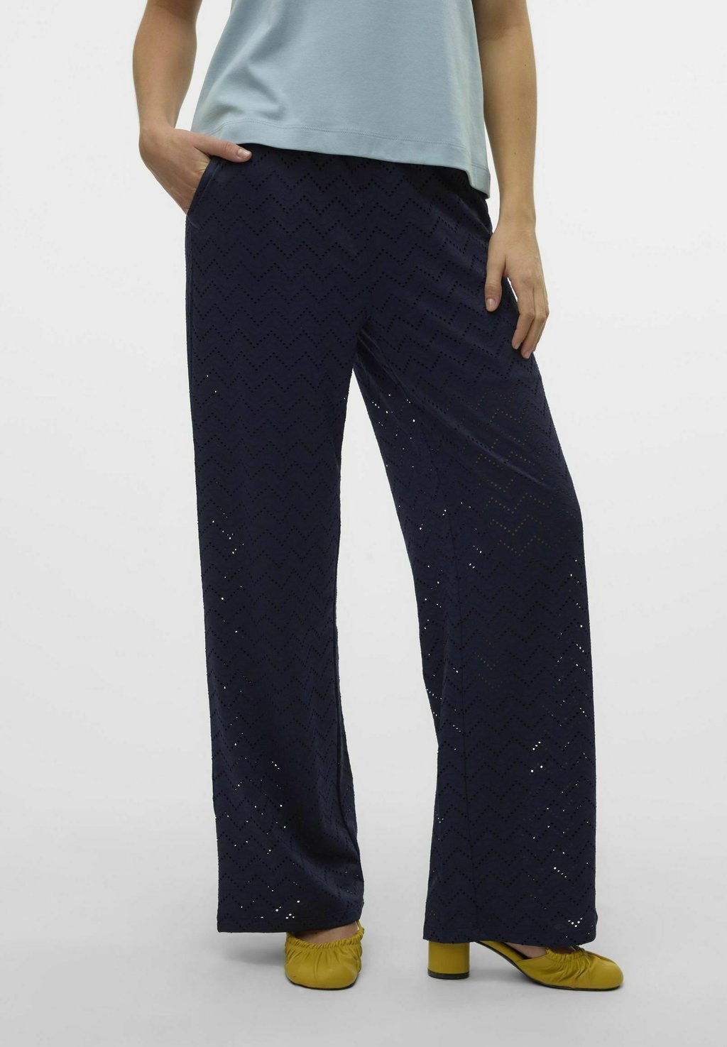 

Брюки MIT WEITEM BEINSCHNITT VMTHAS MITTLERE TAILLE Vero Moda, темно-синий