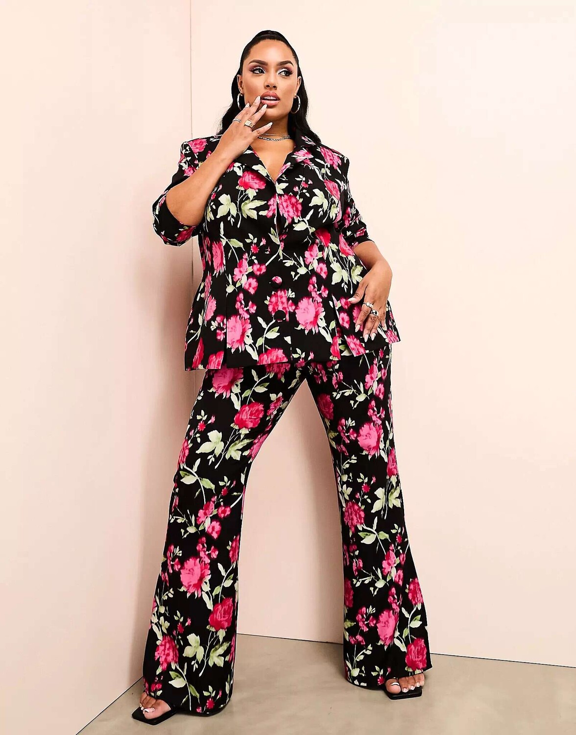 

Черные костюмные брюки с цветочным принтом ASOS LUXE Curve, Черный, Черные костюмные брюки с цветочным принтом ASOS LUXE Curve