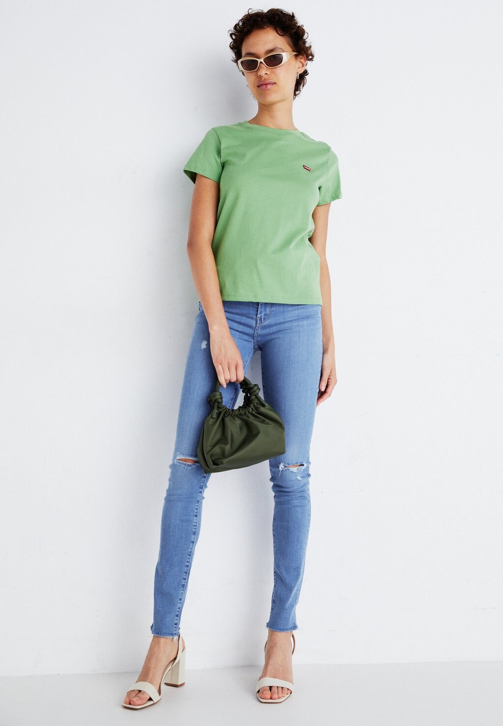 

Футболка базовая The Perfect Tee Levi's, зеленая