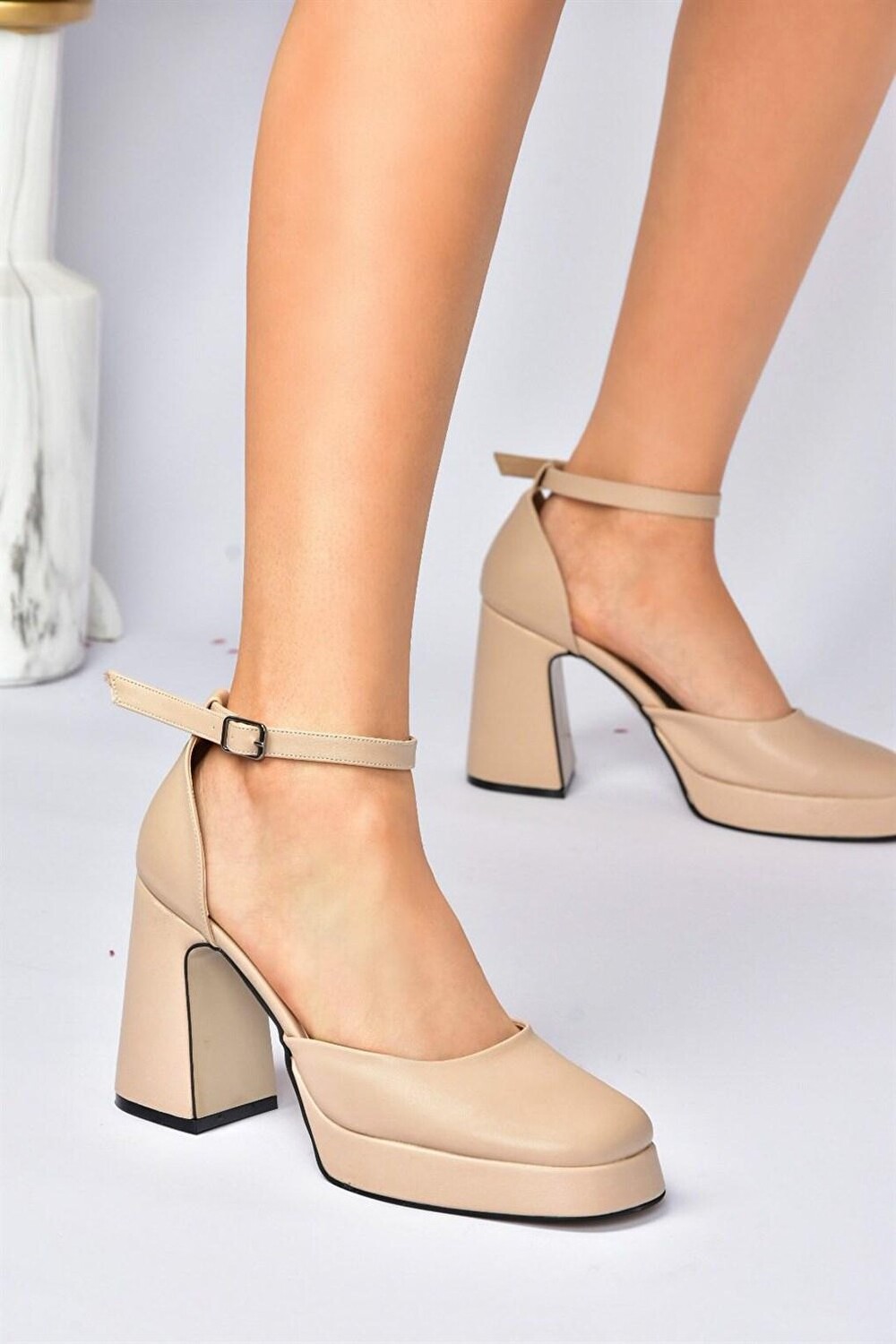 

Женские туфли на толстом каблуке на платформе Skin M404100809 Fox Shoes