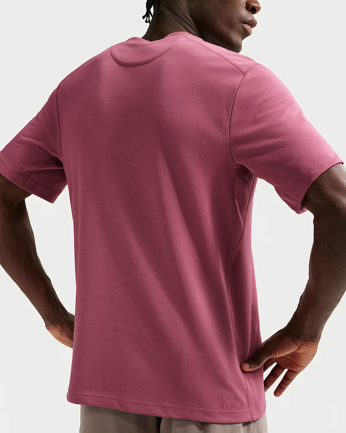 Мужская футболка Dri-FIT с коротким рукавом Nike Primary, Pink Smoke/Pink Smoke — фото 2
