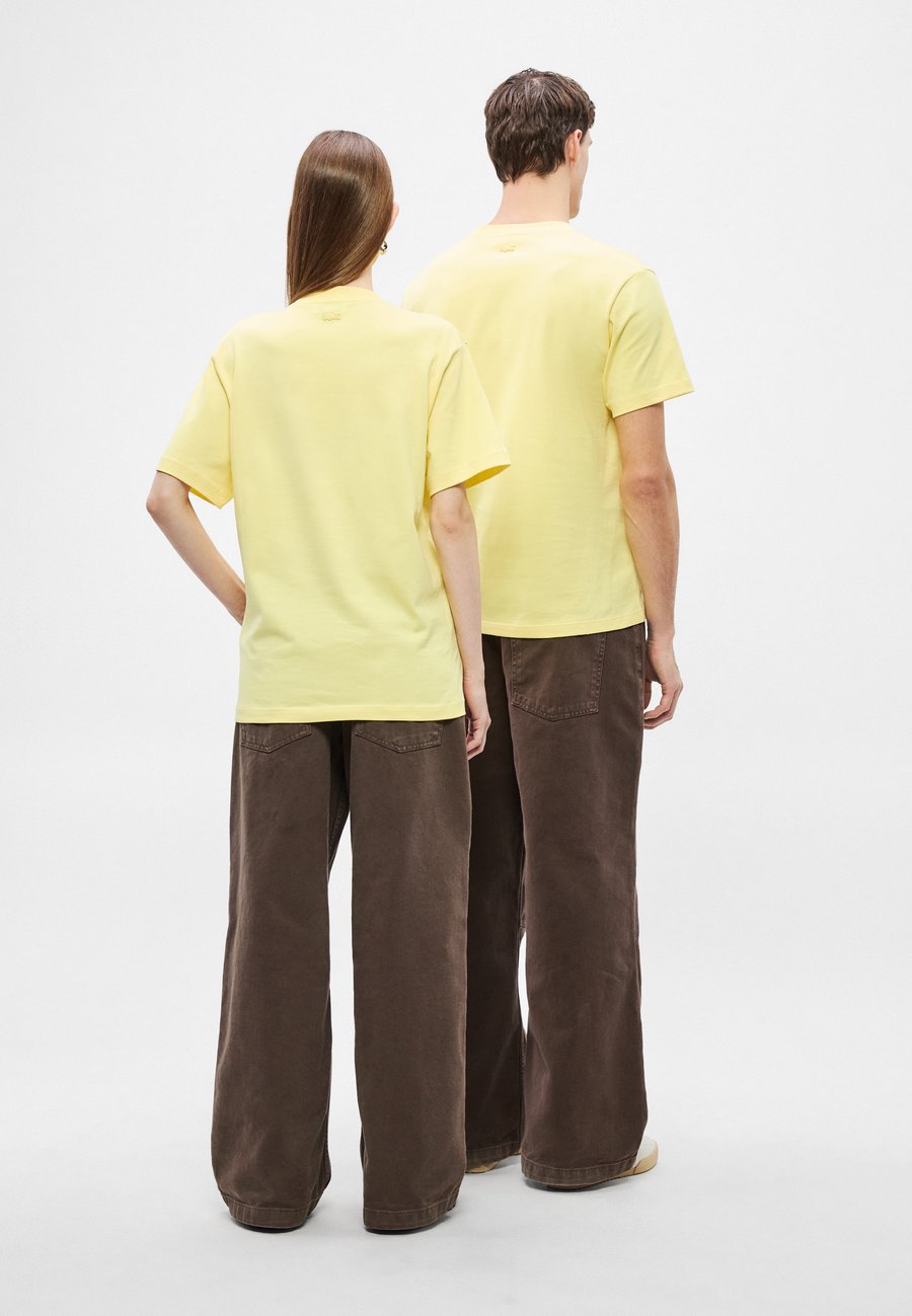 Футболка Lacoste UNISEX Jaune/Yellow, Классическая, Желтая — фото 4