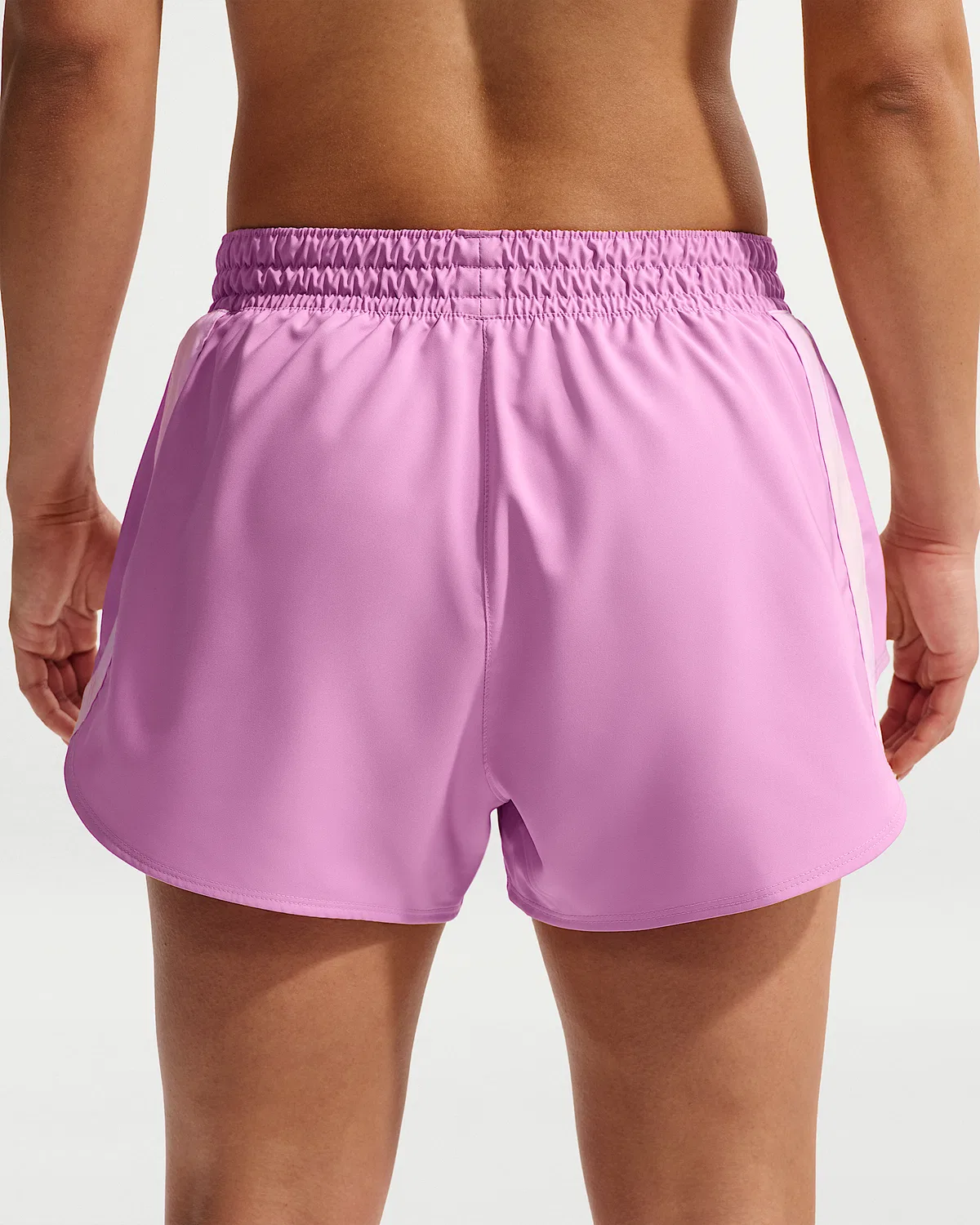 Женские шорты Nike One Woven, Light Magenta/Pink Foam/White — фото 3