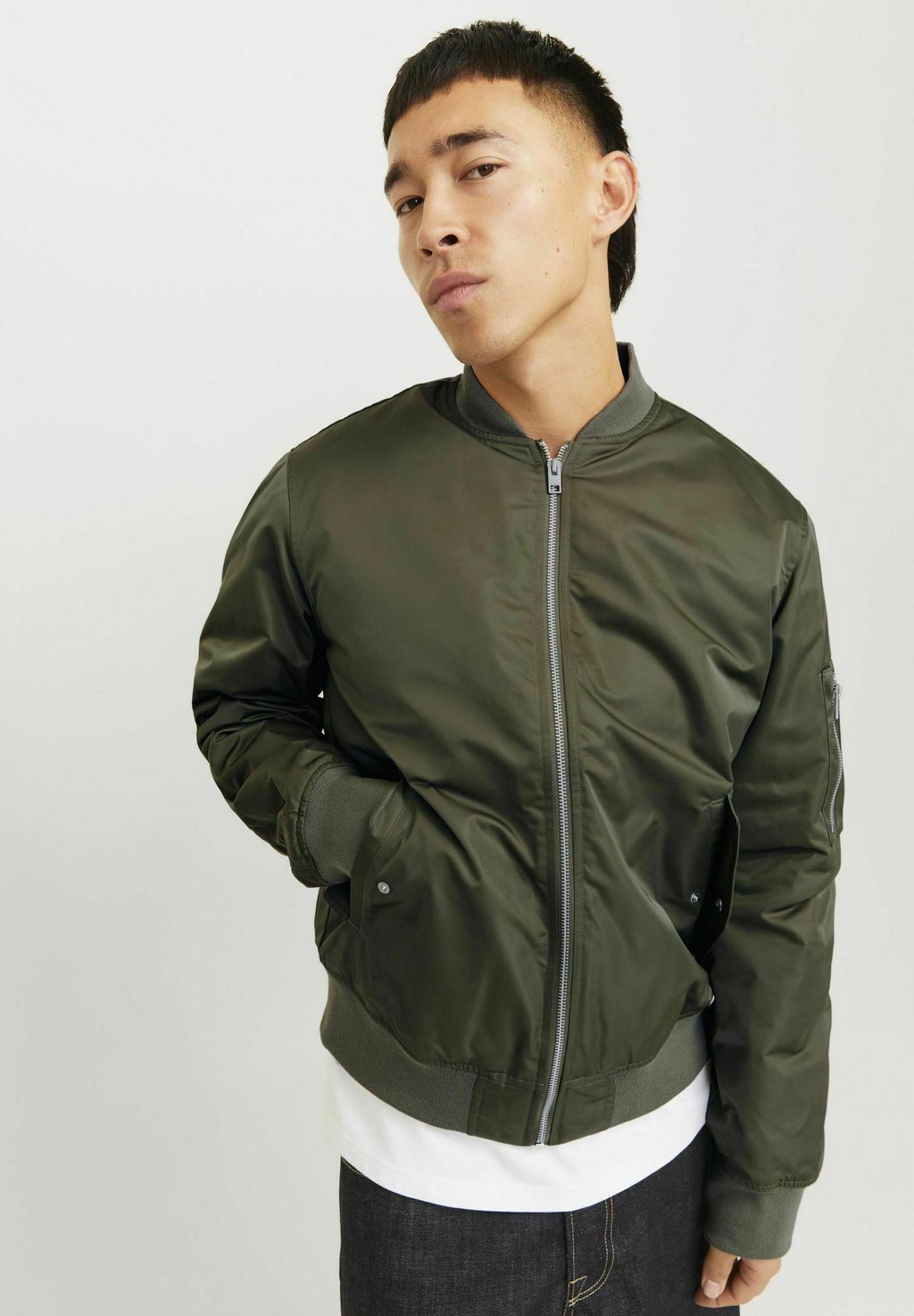 

Куртка-бомбер Jack & Jones, оливковый