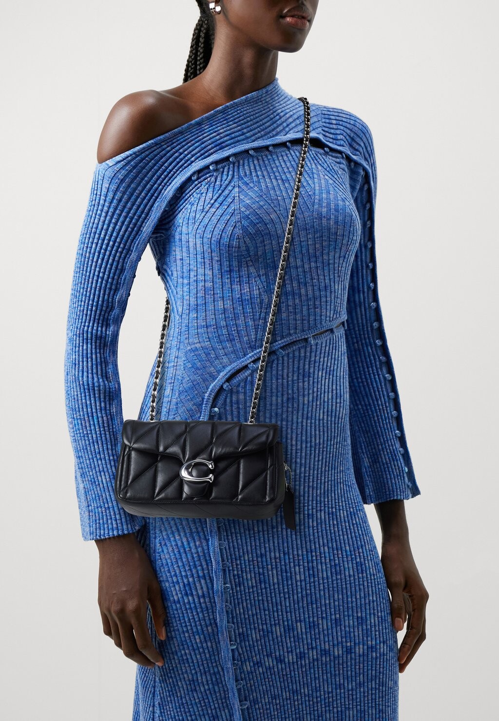 

Сумка через плечо QUILTED TABBY SHOULDER BAG WITH CHAIN Coach, цвет black