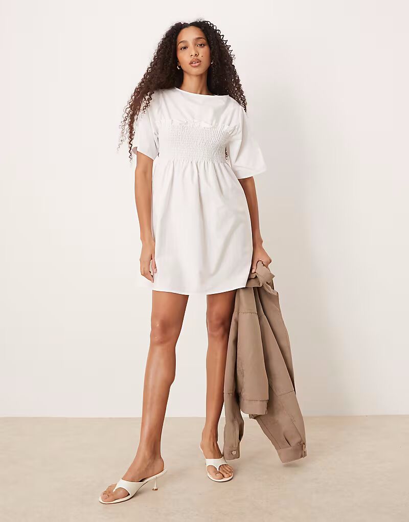 

Платье-трапеция мини-бэби-долл ASOS DESIGN белого цвета со сборками